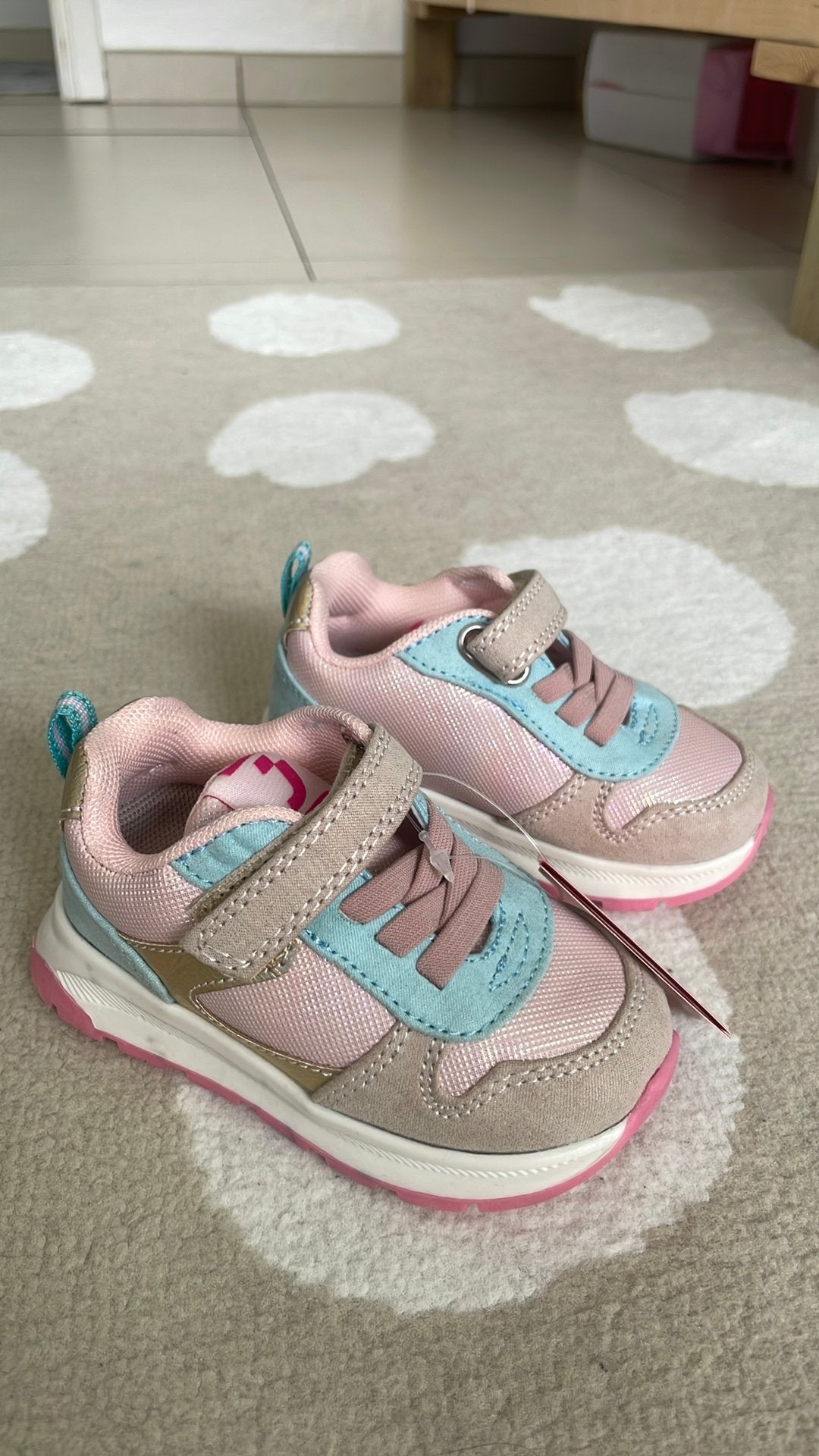Baby schoentje, Enfants & Bébés, Vêtements de bébé | Chaussures & Chaussettes, Enlèvement, Comme neuf