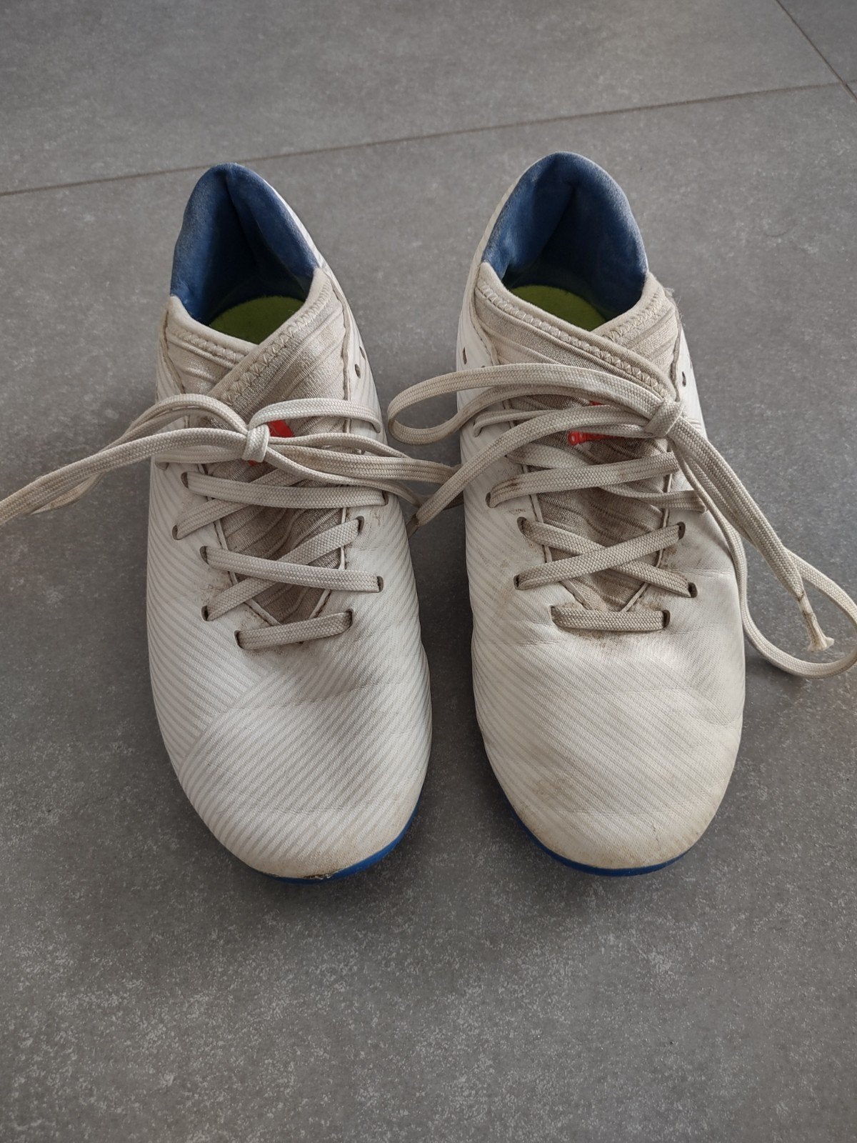 witte voetbalschoenen Adidas - maat 33,5, Adidas, Garçon ou Fille, Comme neuf, Enlèvement