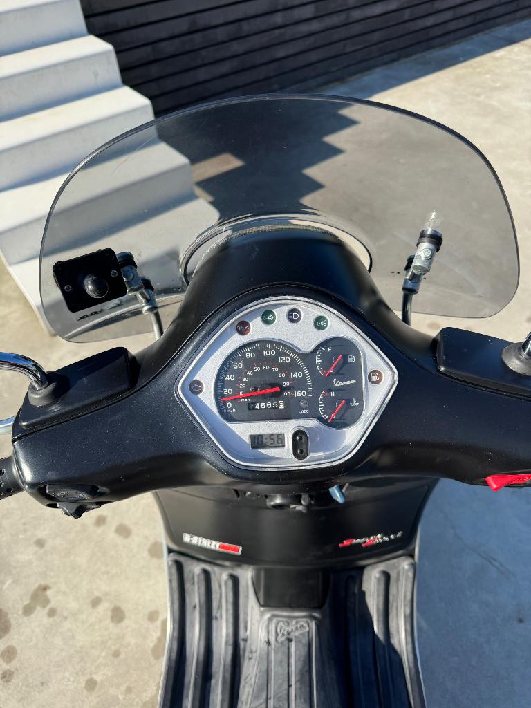 Vespa GTS 300, Fietsen en Brommers, Scooters | Vespa, Ophalen, Zo goed als nieuw