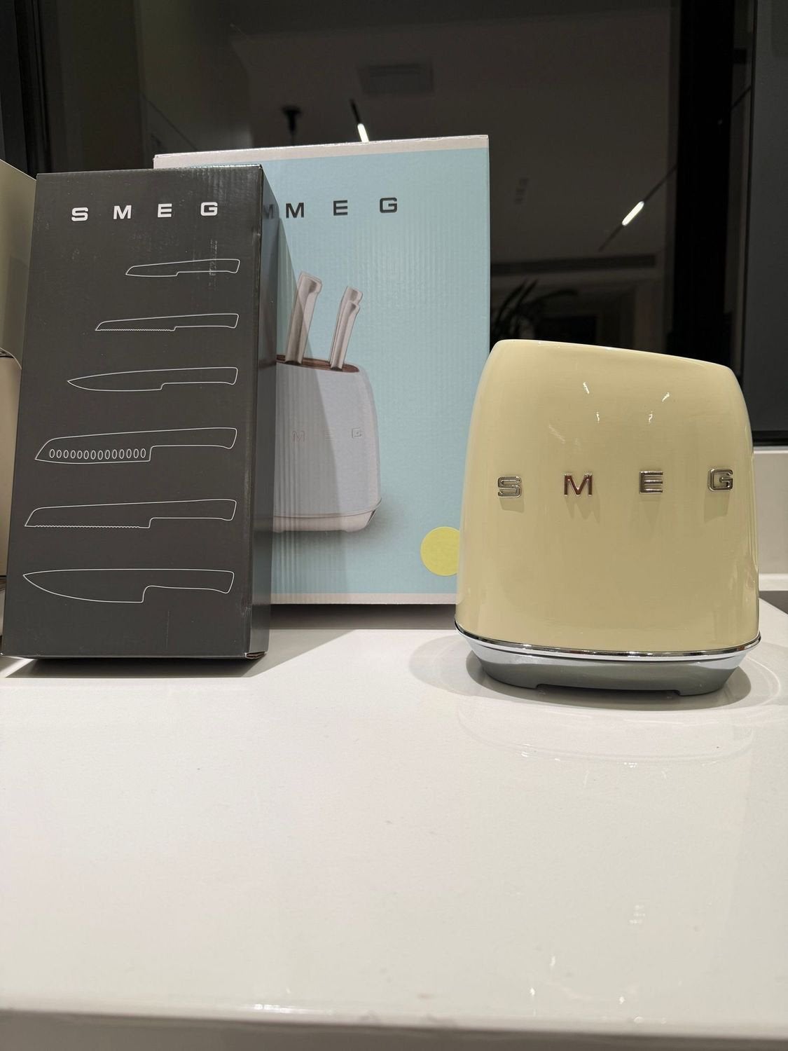 Smeg KBSF02CR –Bloc à couteaux crème avec 6 couteaux, Maison & Meubles, Cuisine | Couverts, Enlèvement ou Envoi, Inox ou Chrome