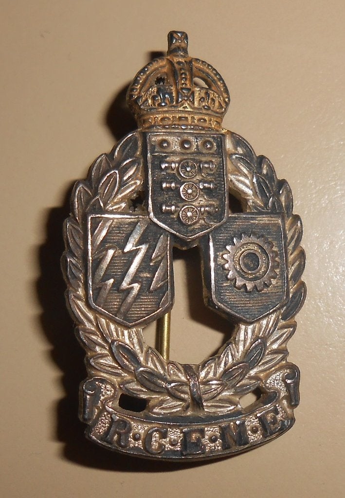 WW2 Canadian - British / Canada RCEME cap badge argent 1944, Enlèvement ou Envoi, Armée de terre, Emblème ou Badge