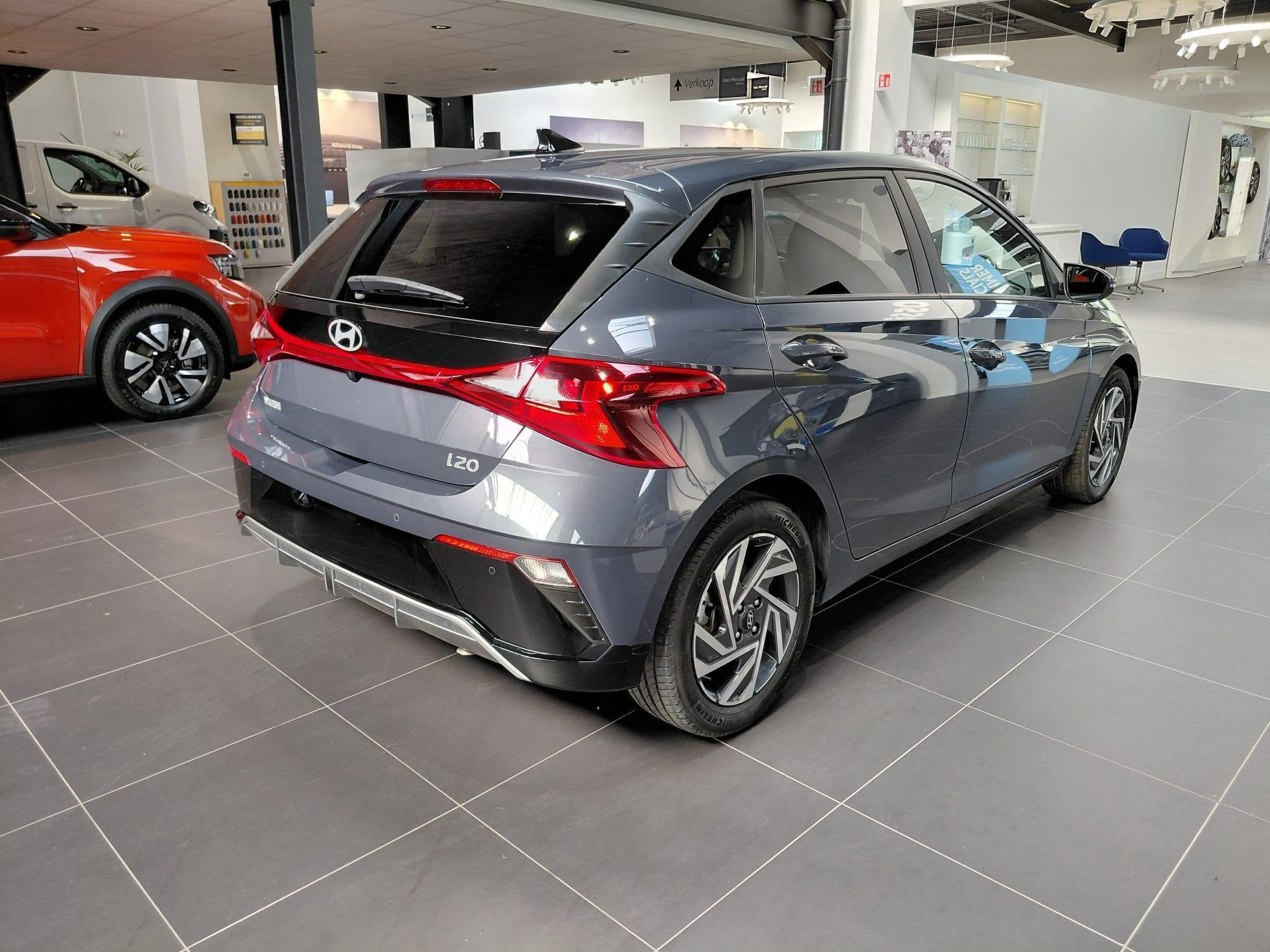 Hyundai i20 1.0 T-GDi 48V 7-DCT 74kW Techno (automatique), Autos, Argent ou Gris, Entreprise, 1110 kg, 5 portes