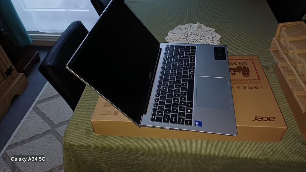 Aser 17inch niew in de doos nog, Informatique & Logiciels, Windows Tablettes, Enlèvement