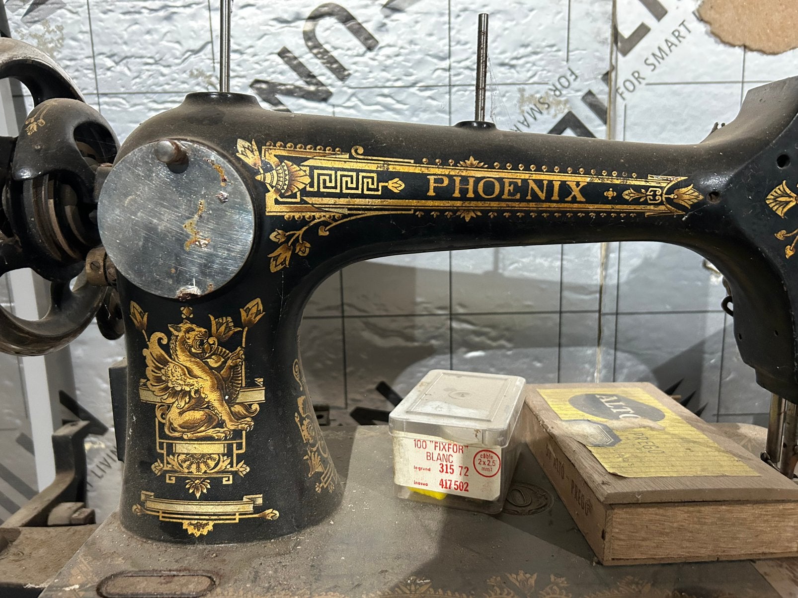 Antiek naaimachine, Enlèvement