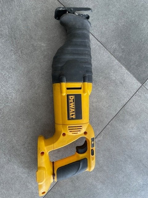dewalt reciprozaag in koffer zonder batterij en lader, Ophalen of Verzenden, Gebruikt, Reciprozaag, Dewalt
