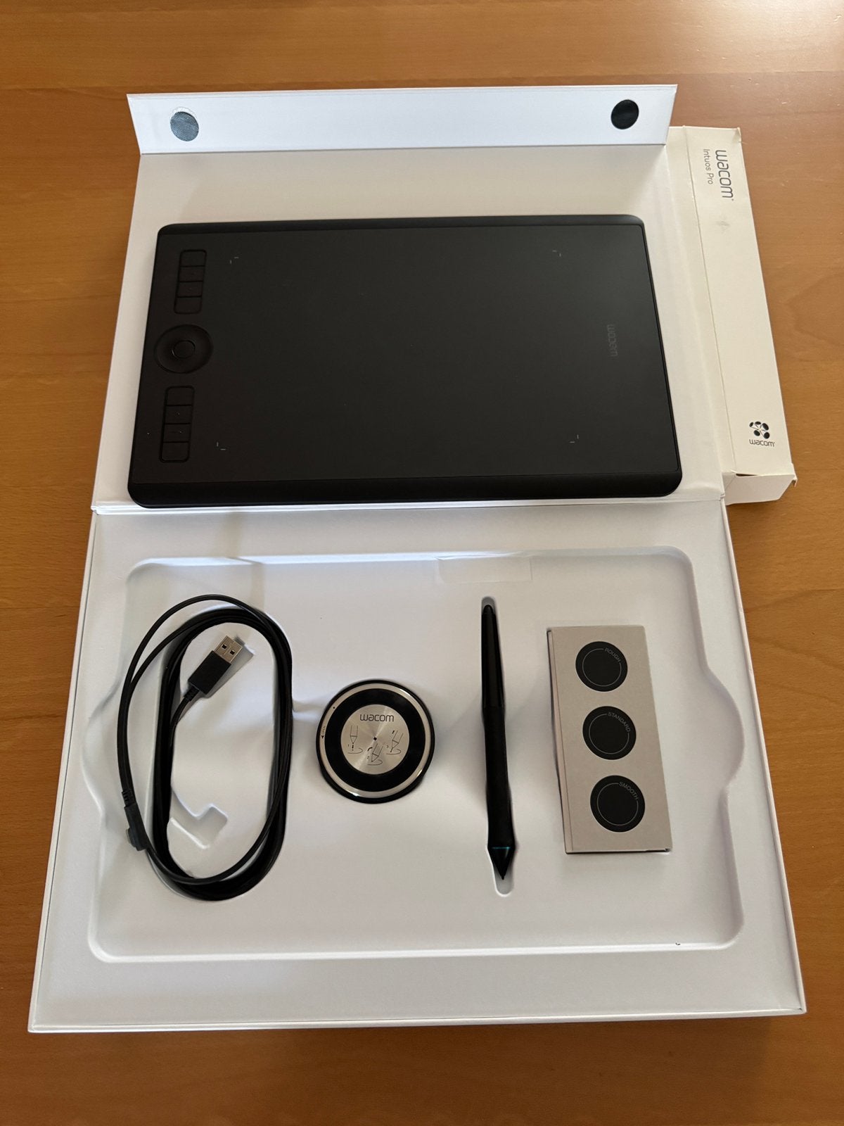 wacom intuos pro medium 2017, Computers en Software, Ophalen, Zo goed als nieuw