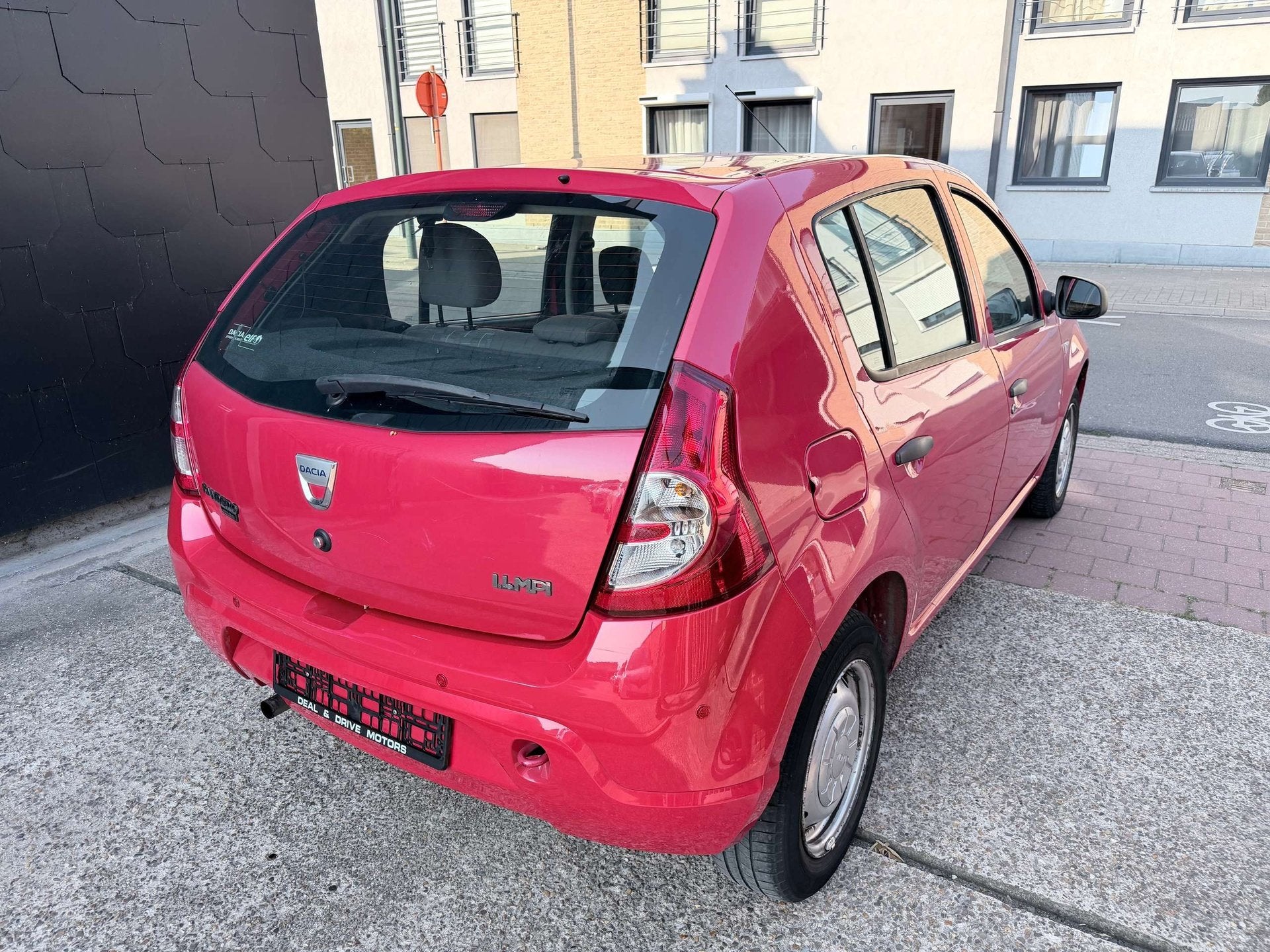 Dacia Sandero 1.4 I EDITION AMBIANCE, Stof, 4 cilinders, https://public.car-pass.be/vhr/4b30a9f3-0d58-4c53-b724-78f4e0178c14, Bedrijf