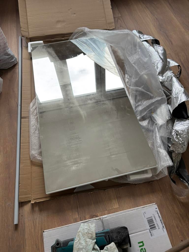 Spiegel beschadigd in de hoek, Ophalen, Gebruikt, 100 tot 150 cm, Rechthoekig