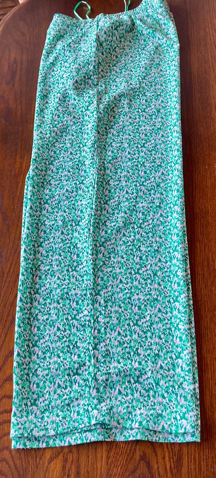 Lange broek in groen gebloem, Vêtements | Femmes, Culottes & Pantalons, Enlèvement ou Envoi, Porté, Taille 38/40 (M), Vert
