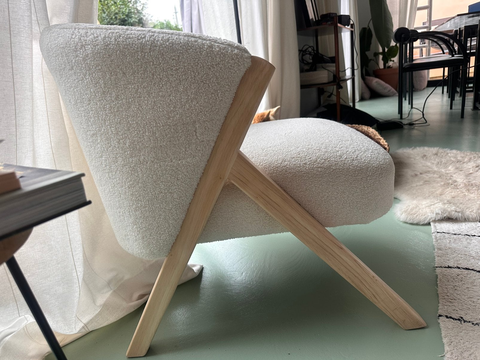 Mooie witte bouclé fauteuil / 1-persoonszetel, Ophalen, Zo goed als nieuw