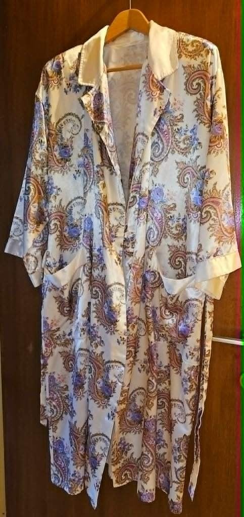 PEIGNOIR ROBE DE CHAMBRE SATIN FEMME 42-44, Vêtements | Femmes, Hunkemöller, Enlèvement ou Envoi, Comme neuf, Taille 42/44 (L)