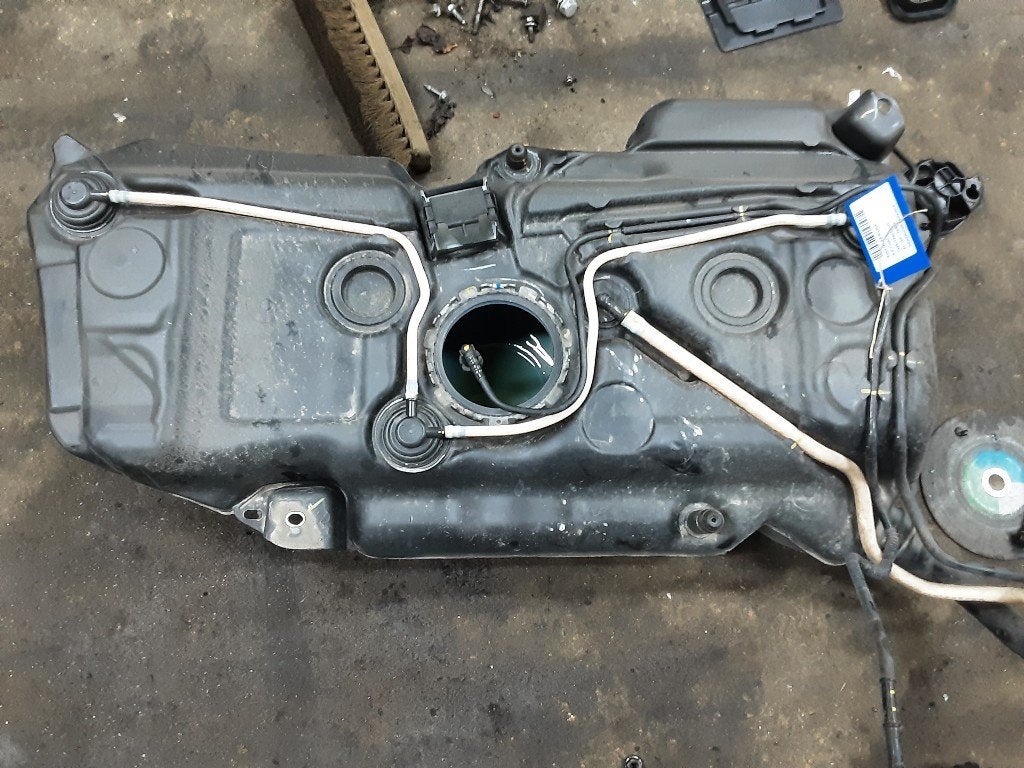 RESERVOIR CARBURANT Audi Q3 Sportback (F3N) (5Q020105), Utilisé, Audi
