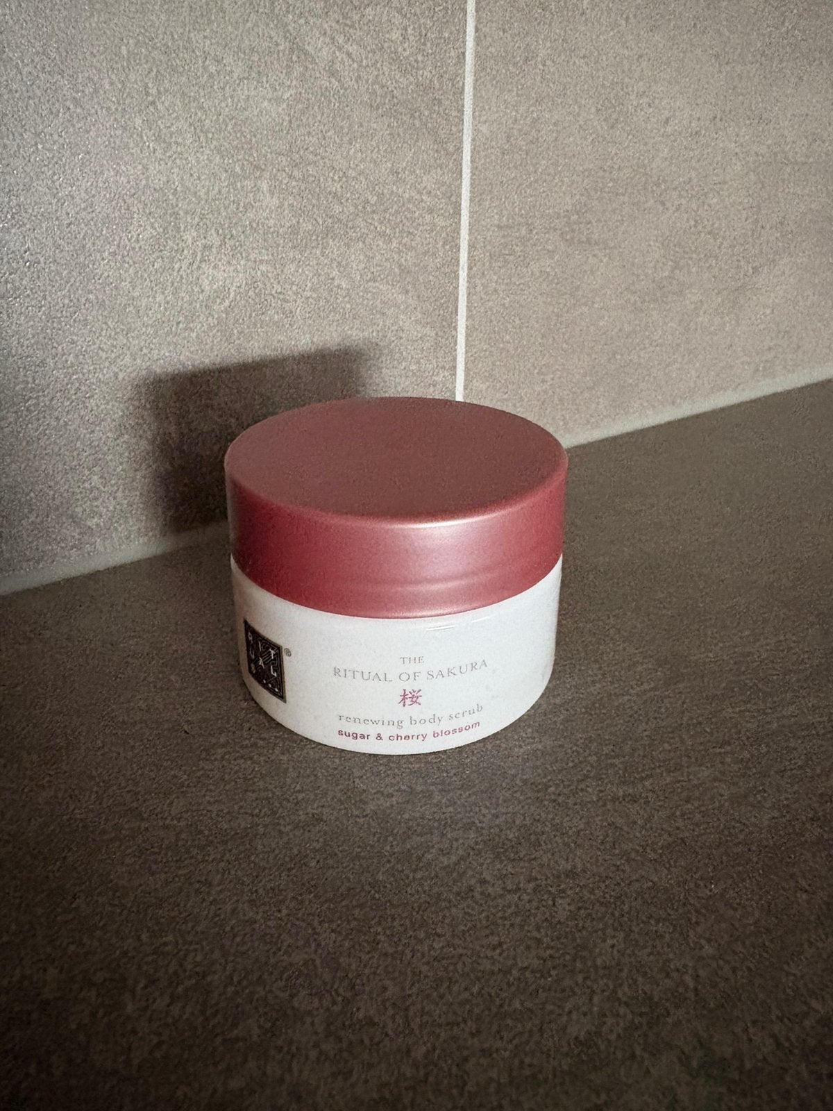 Rituals Sakura body scrub, Handtassen en Accessoires, Uiterlijk | Lichaamsverzorging, Ophalen, Nieuw