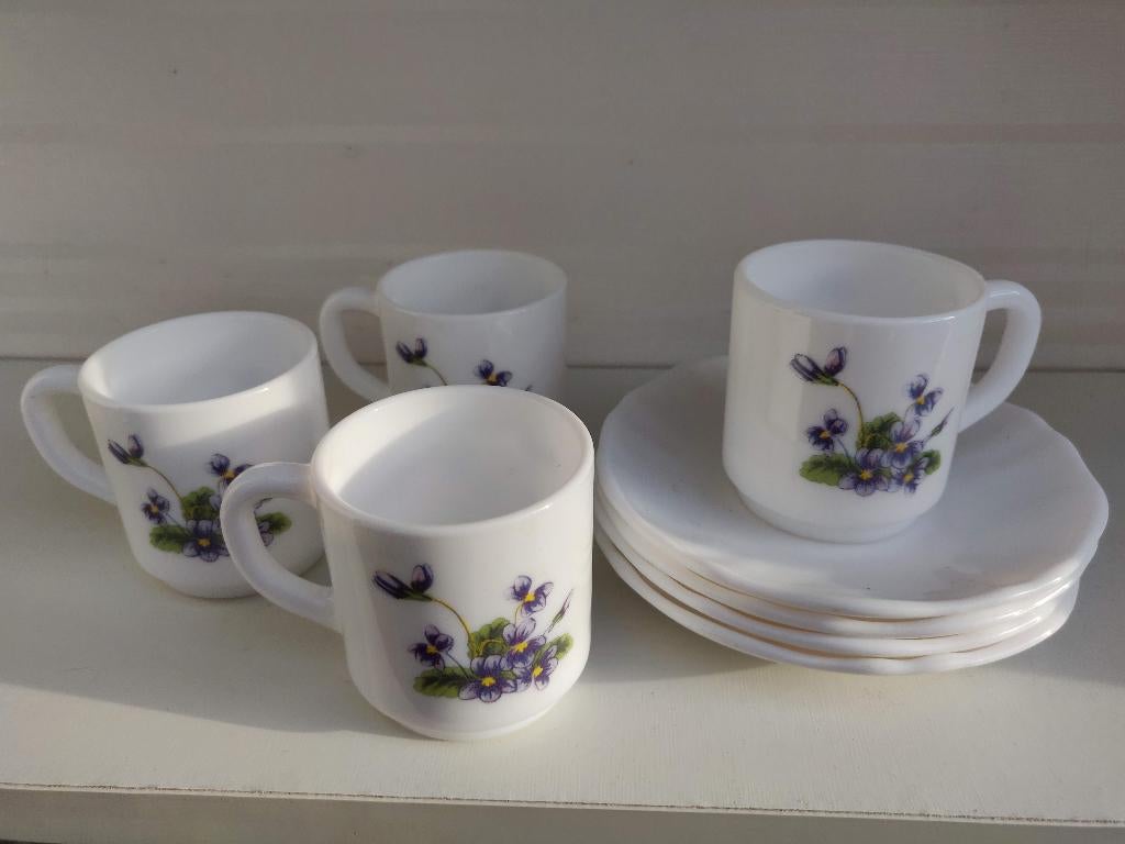 Service à expresso Arcopal Purple Violets, Maison & Meubles, Cuisine | Vaisselle, Utilisé, Tasse(s) et/ou soucoupe(s), Enlèvement