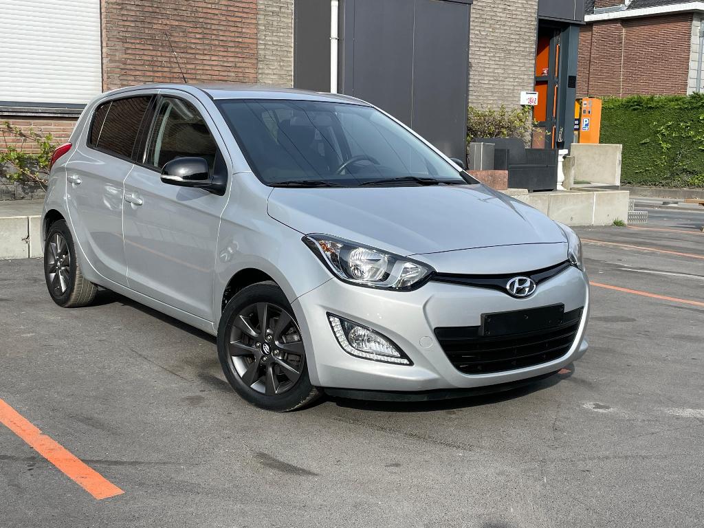 Hyundai i20 GO! Edition 1.2i Benzine/ 2014 / 70000.km, Auto's, Hyundai, Euro 5, Bedrijf, Handgeschakeld, Zilver of Grijs