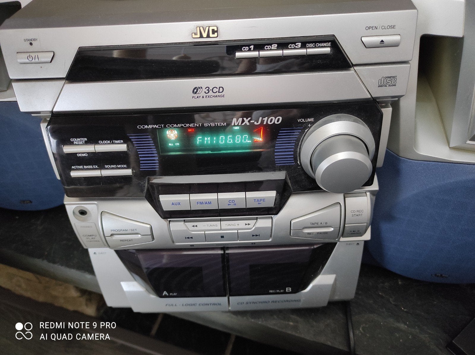 Chaîne Hi-Fi JVC MX-J100 – 3 CD – Radio
Je vends une chaîne, TV, Hi-fi & Vidéo, Enlèvement, Utilisé, JVC