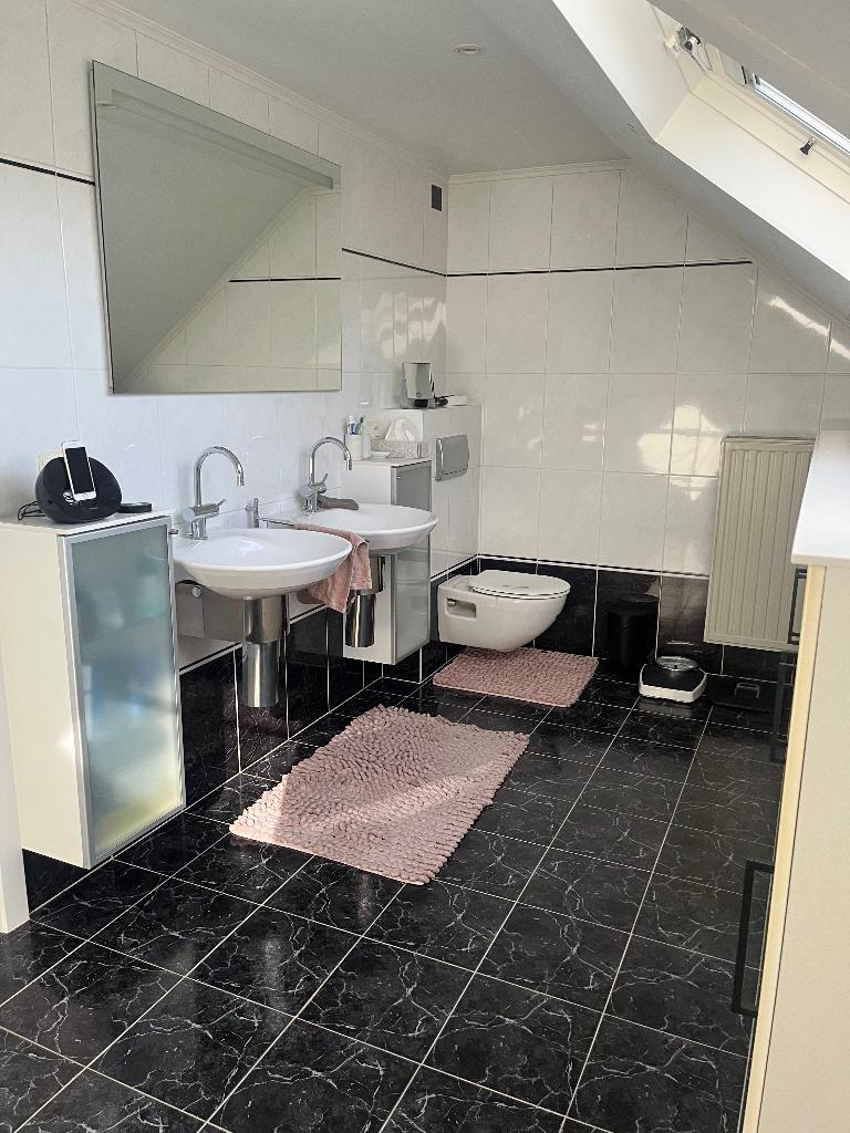 Twee wasbakken merk Keramac en twee hangkasten badkamer, Ophalen, Minder dan 50 cm, Gebruikt, Minder dan 100 cm