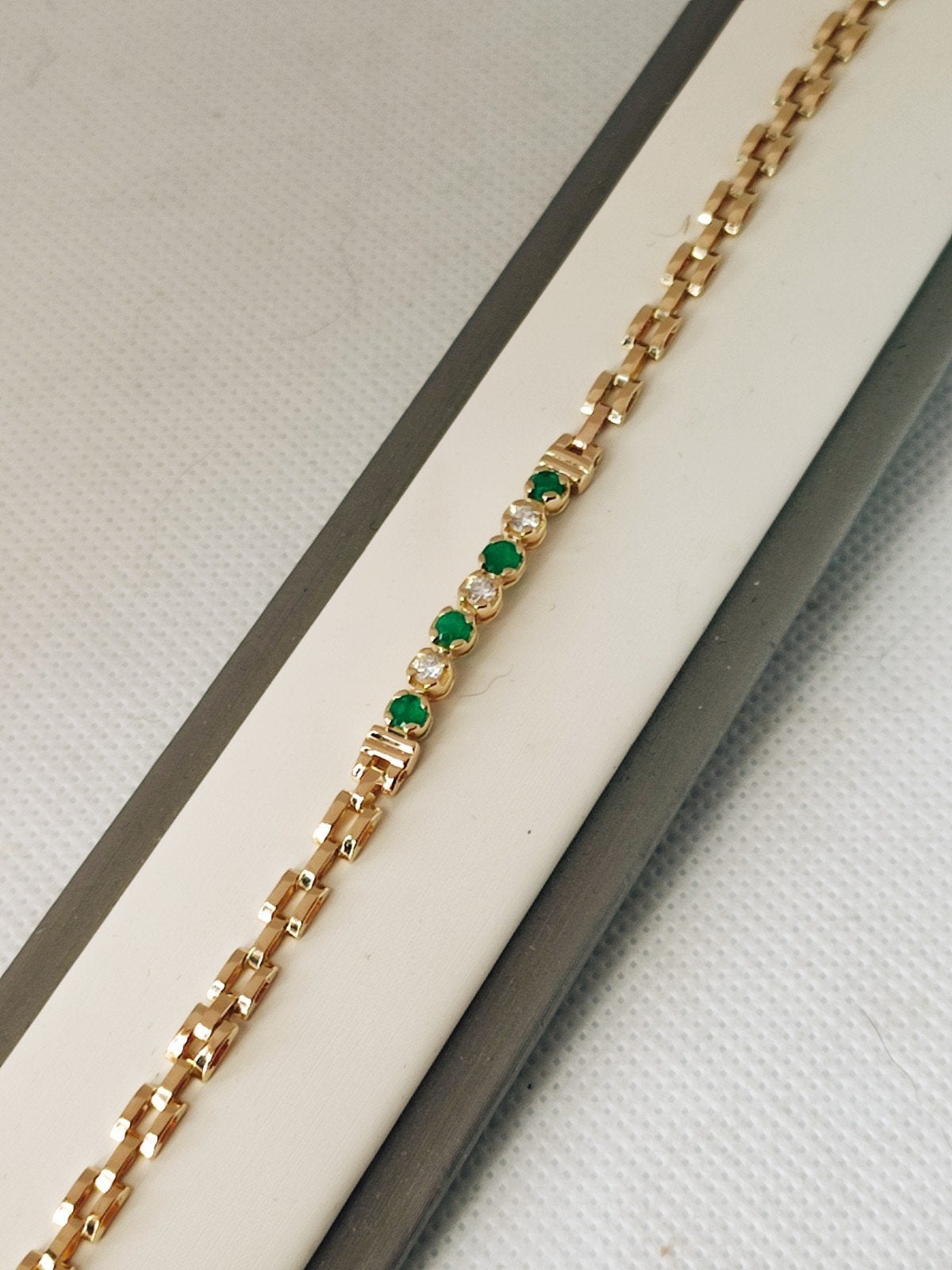 18 kt gouden armband met diamanten en smaragden, Handtassen en Accessoires, Ophalen of Verzenden, Zo goed als nieuw, Met edelsteen