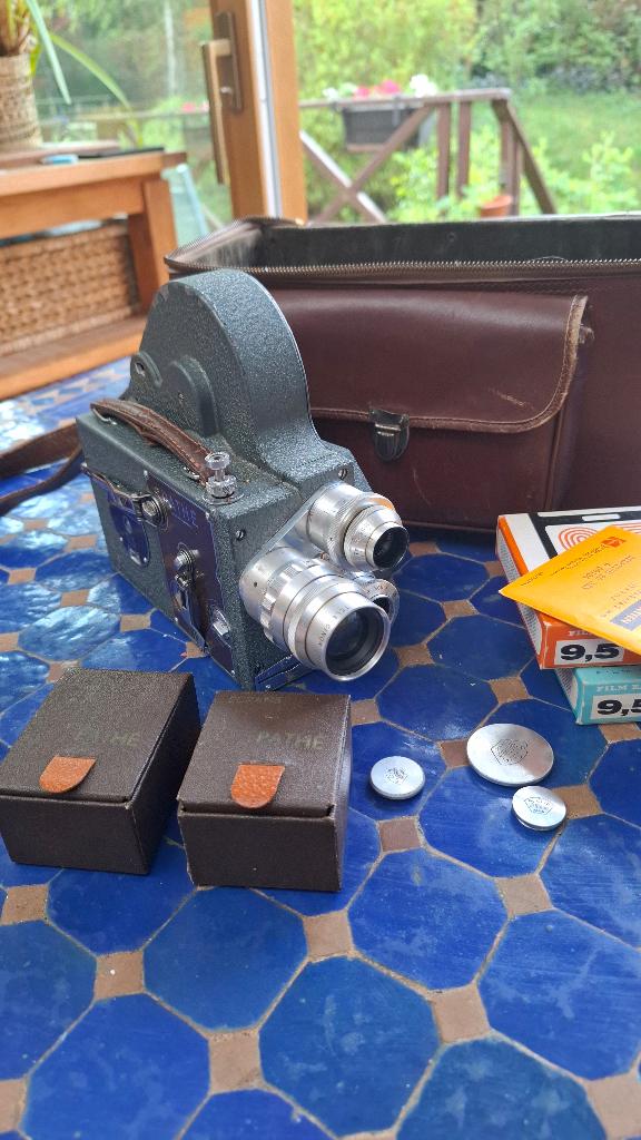 Pathé super 9.5 + 3 lenzen en accessoires, Verzamelen, Foto-apparatuur en Filmapparatuur, Filmcamera, 1940 tot 1960, Ophalen