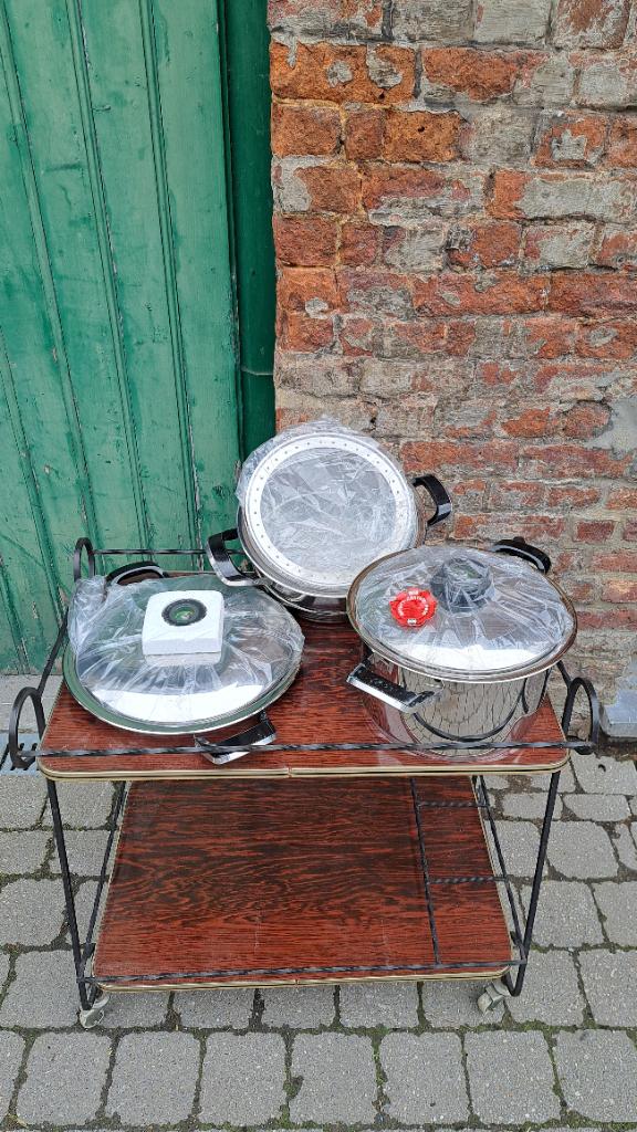 Lot de casseroles et plateaux AMC, Enlèvement