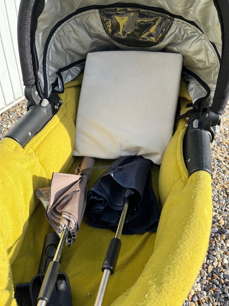 Quinny Dreami reiswieg / draagmand met regenhoes en parasols, Ophalen, Zo goed als nieuw, Quinny, Regenhoes