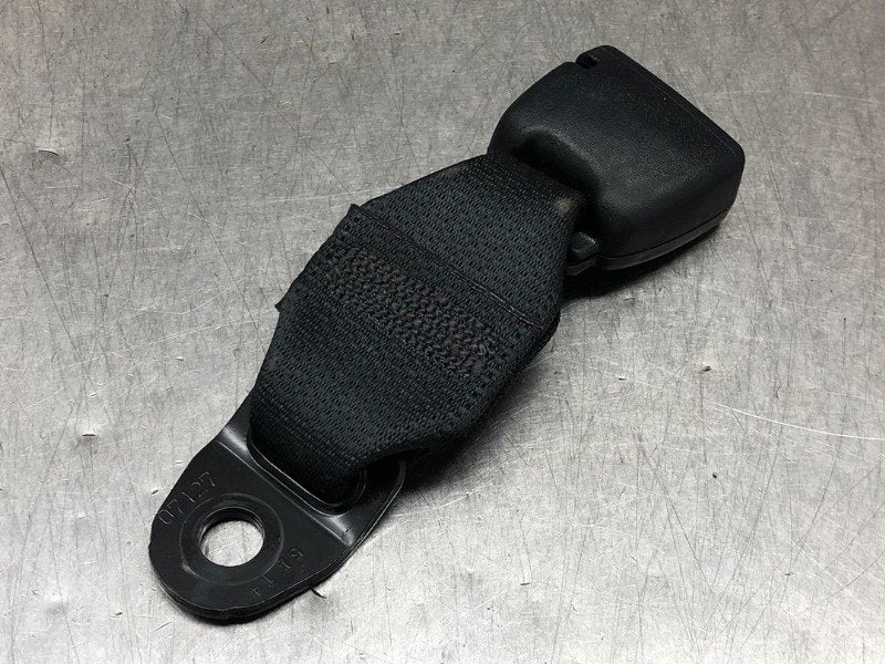 BOUCLE DE CEINTURE ARRIÈRE GAUCHE Toyota RAV4 (A4), Utilisé, Toyota