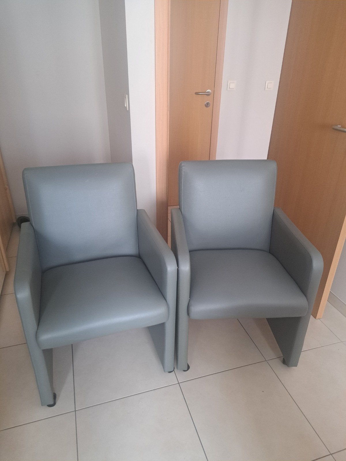 chaises fauteuils similicuir quasiment neuf, Enlèvement