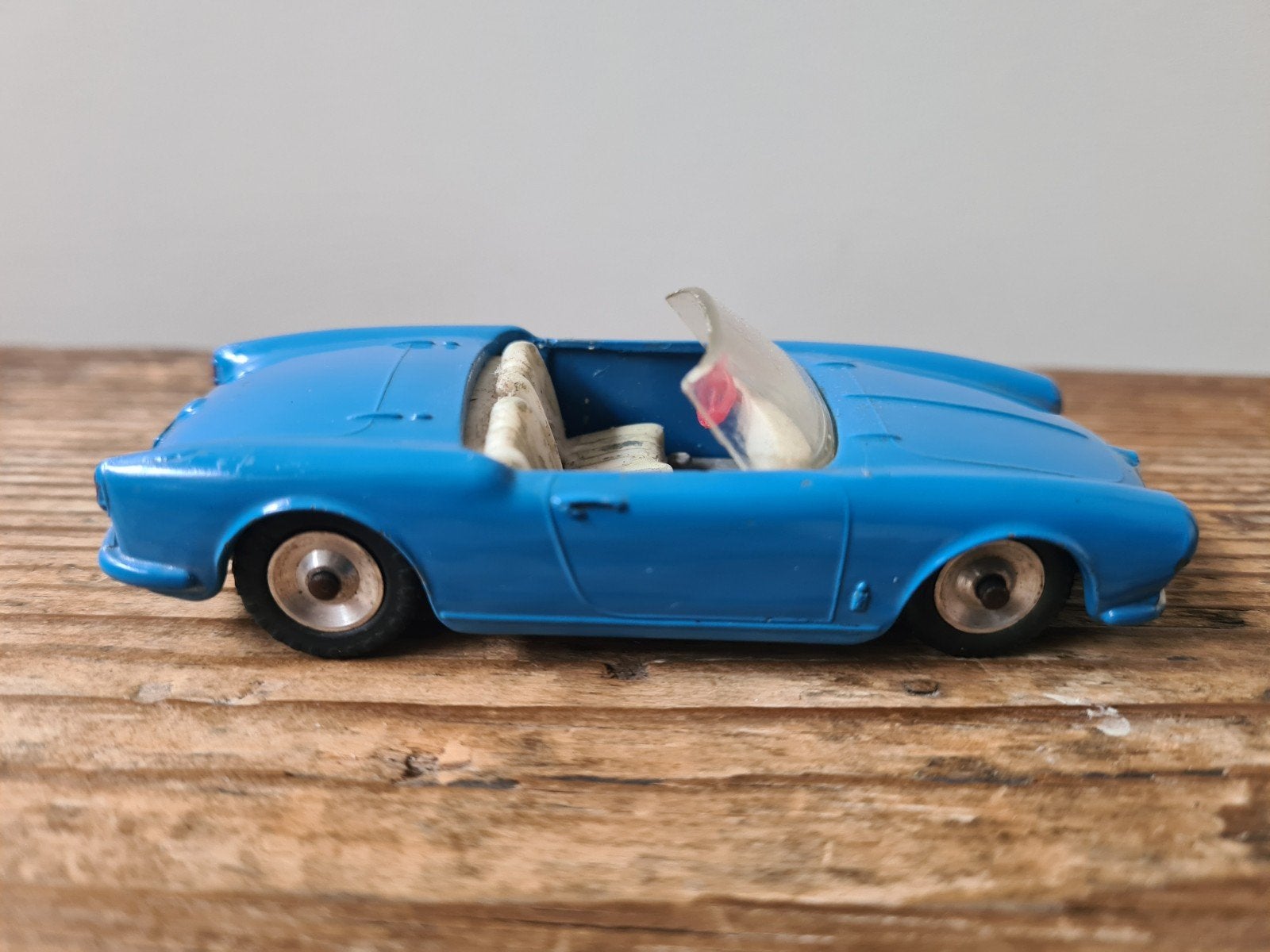 solido alfa romeo giulietta spider, Hobby & Loisirs créatifs, Enlèvement ou Envoi, Solido