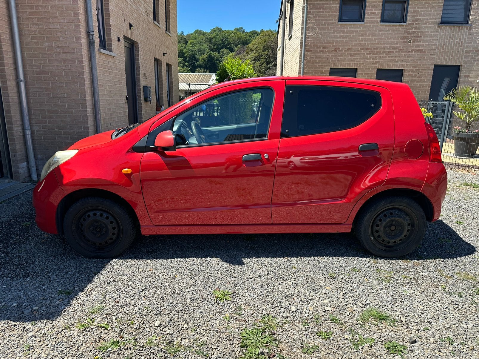 SUZUKI ALTO EURO 5, Autos, Suzuki, Particulier, Alto, Essence, Euro 5, 5 portes, Boîte manuelle, Rouge, Gris, Traction avant, Enlèvement
