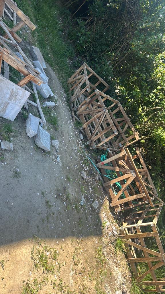 Gratis houten kisten, Enlèvement