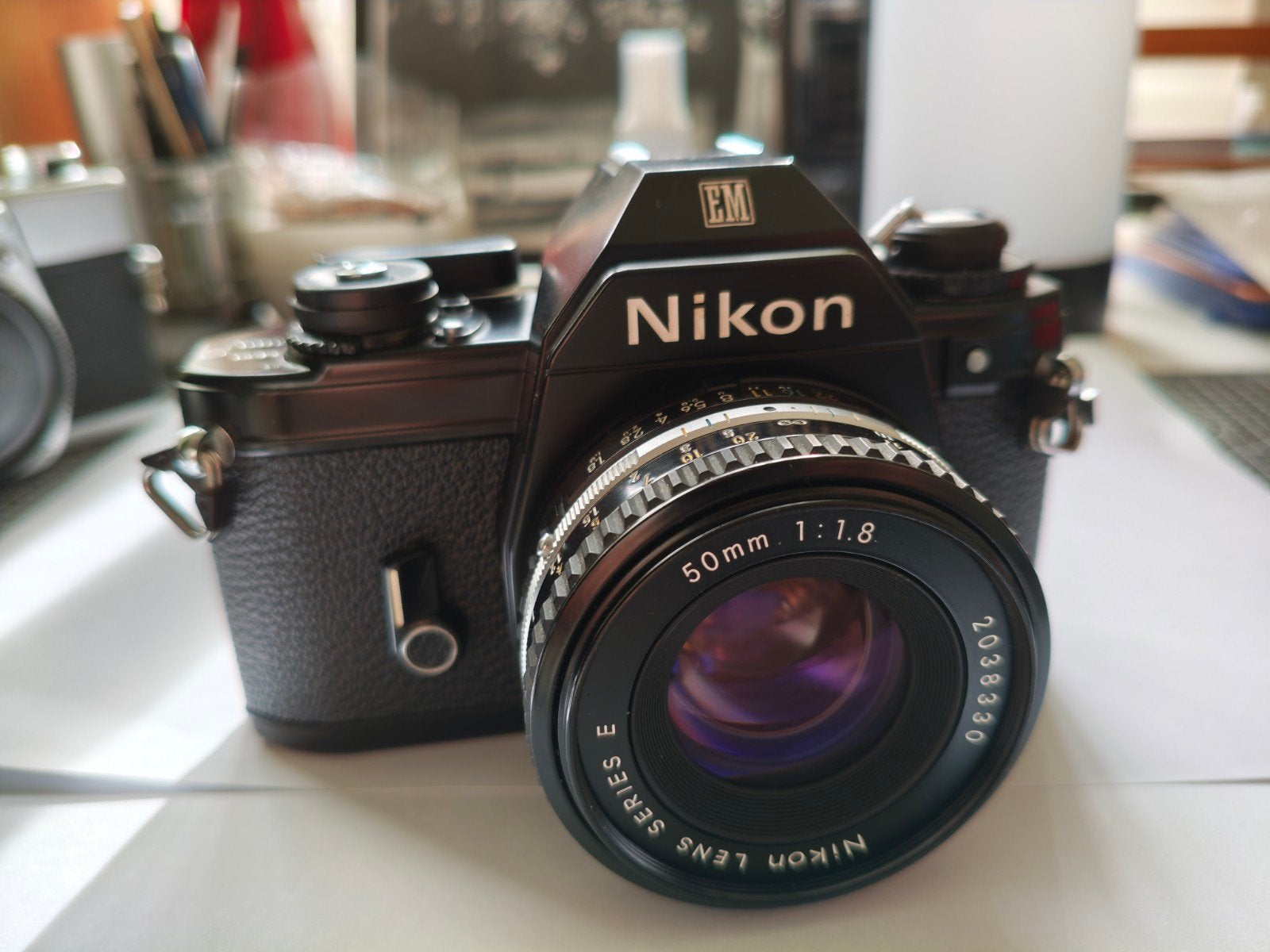 Nikon EM +50 1.8, TV, Hi-fi & Vidéo, Enlèvement ou Envoi, Comme neuf, Reflex miroir, Nikon