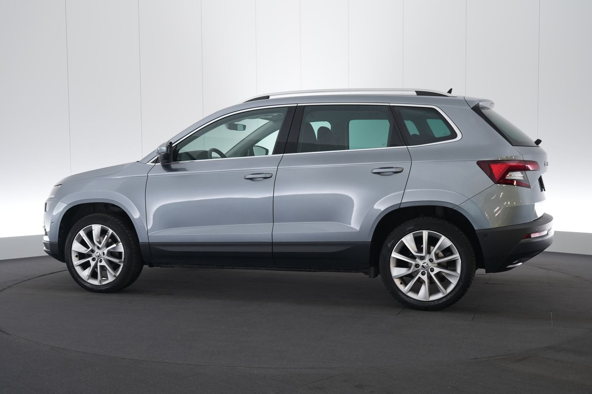 (2AXB474) SKODA KAROQ, Autos, Cuir, Argent ou Gris, Achat, Entreprise