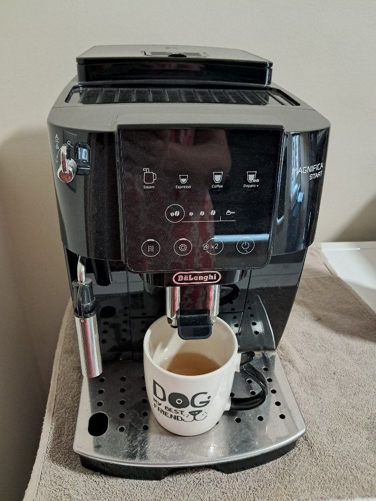 DeLonghi koffiemachine, Elektronische apparatuur, Koffiezetapparaten, Gebruikt, Koffiemachine, 1 kopje, Afneembaar waterreservoir
