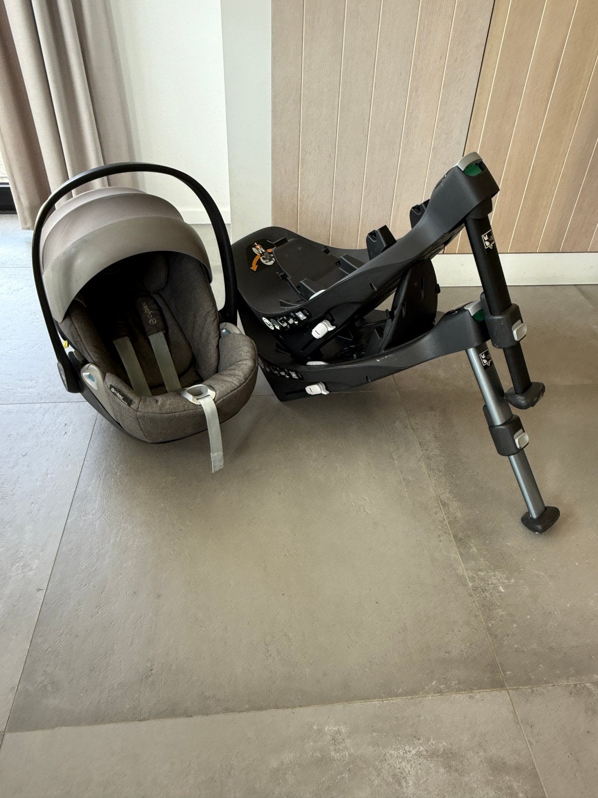 Siège auto Cybex Cloud Z i-size + 2 pieds, Enfants & Bébés, Sièges auto, Comme neuf, Enlèvement