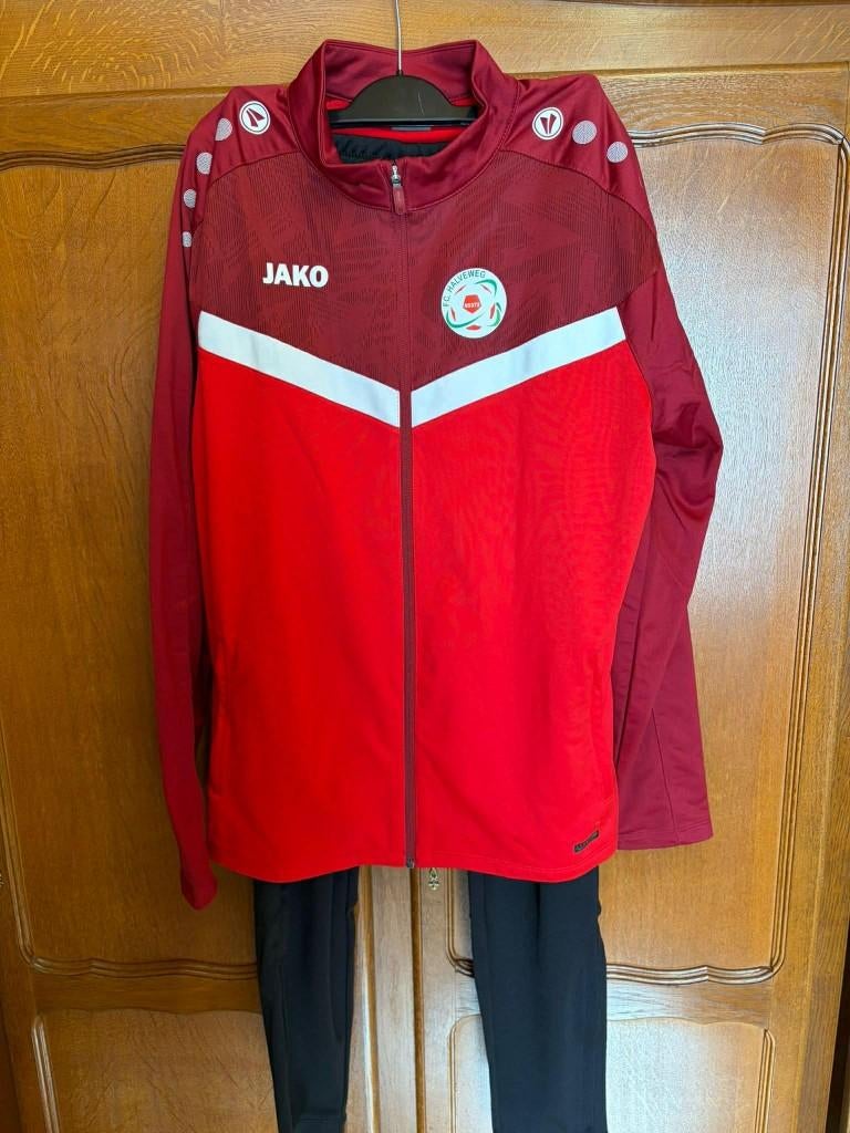 jasje e n broek, Ophalen, Zo goed als nieuw, Maat 52/54 (L), Voetbal
