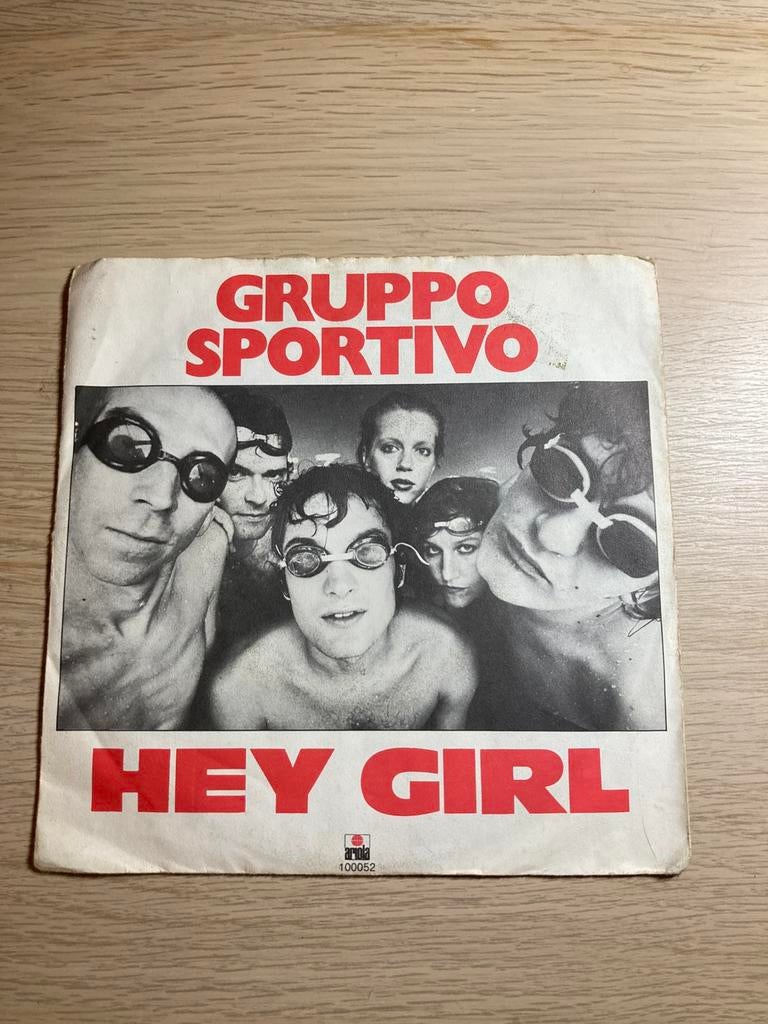 Gruppo sportivo -hey girl, Enlèvement, Comme neuf