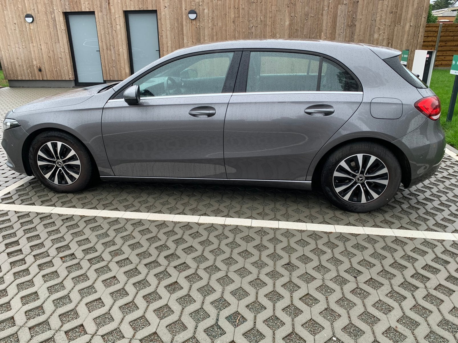 Mercedes A180D - grijs metalic, Autos, 1445 kg, 5 portes, Particulier, Cuir synthéthique