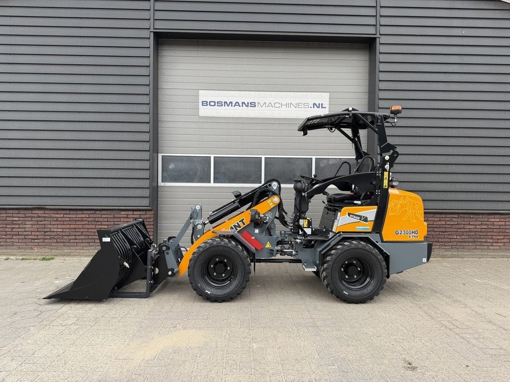 Giant G2300 X-TRA HD minishovel jubileum vol opties! €670, Tobroco, Info@tobroco.nl, Sprendlingenstraat 57
5061 KM  Oisterwijk, NL