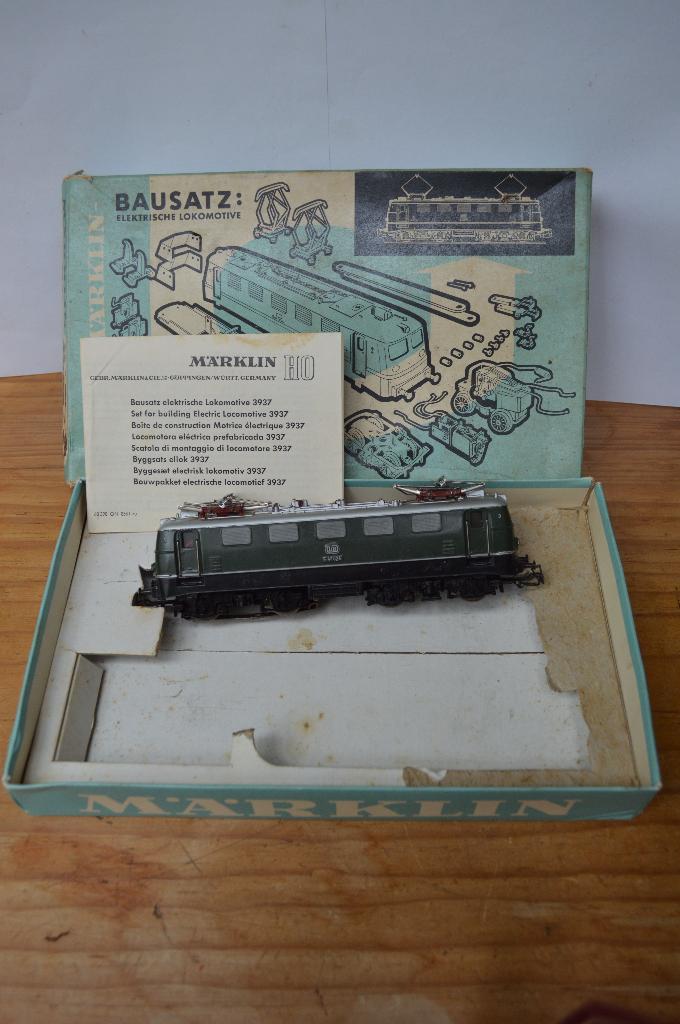 Märklin 3937 : magnifique Eloc dans son emballage d'origine, Analogique, Enlèvement ou Envoi, Courant alternatif, Utilisé