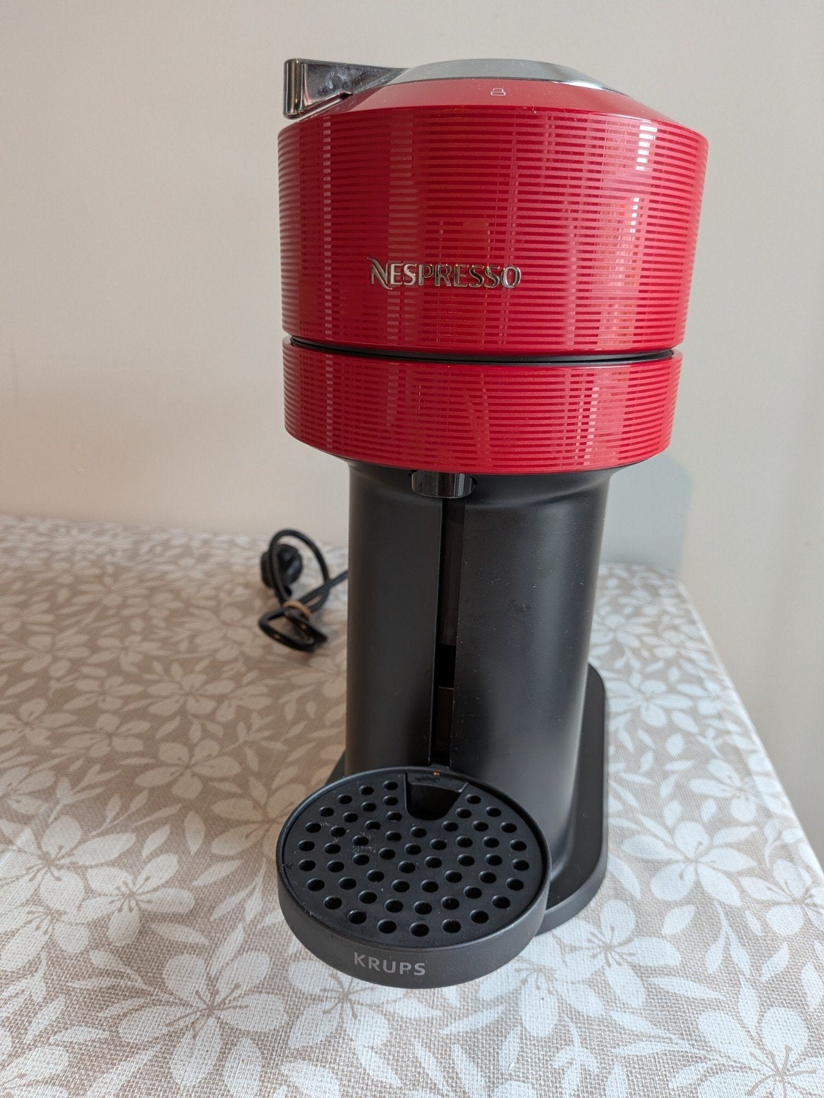 Nespresso Vertuo Next koffiemachine (Krups XN910), Elektronische apparatuur, Ophalen, Koffiemachine, Zo goed als nieuw, Koffiepads en cups
