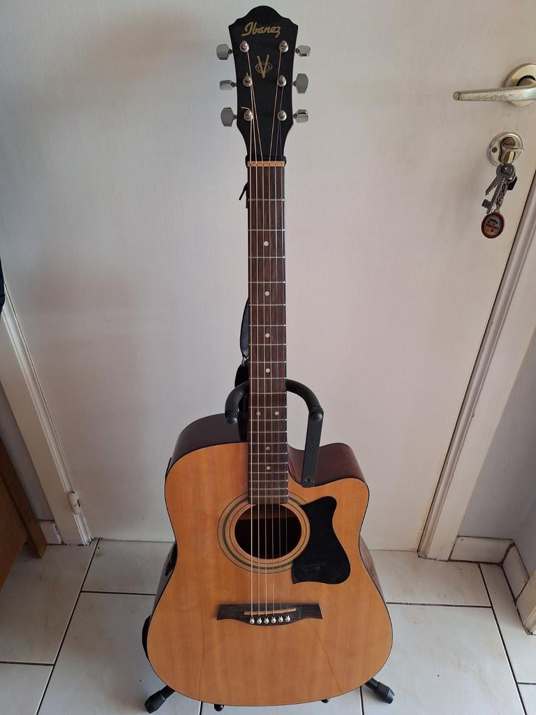 Guitare Ibanez, Musique & Instruments, Instruments à corde | Guitares | Acoustiques, Enlèvement, Comme neuf, Avec valise