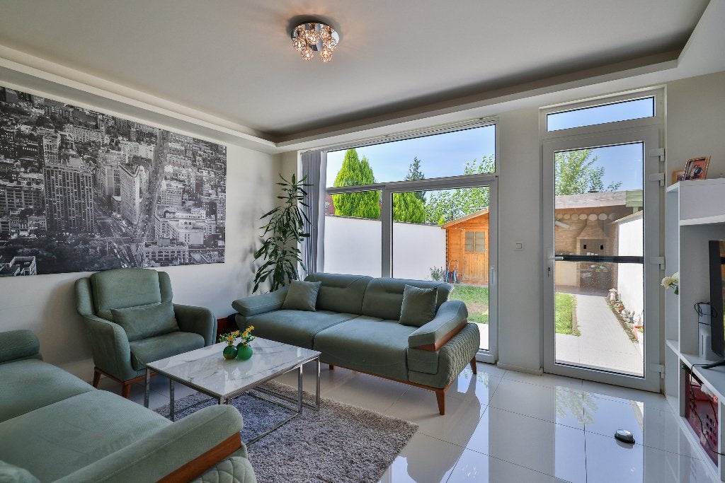 instapklare rijwoning met 3 slpk en 2 badkamers, Tot 200 m², 115 m², 3 kamers, Tussenwoning