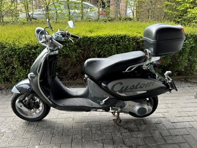 Aprilia Mojito Custom 125cc scooter (+gratis koffer en helm), 125 cm³, Enlèvement, Utilisé, Essence