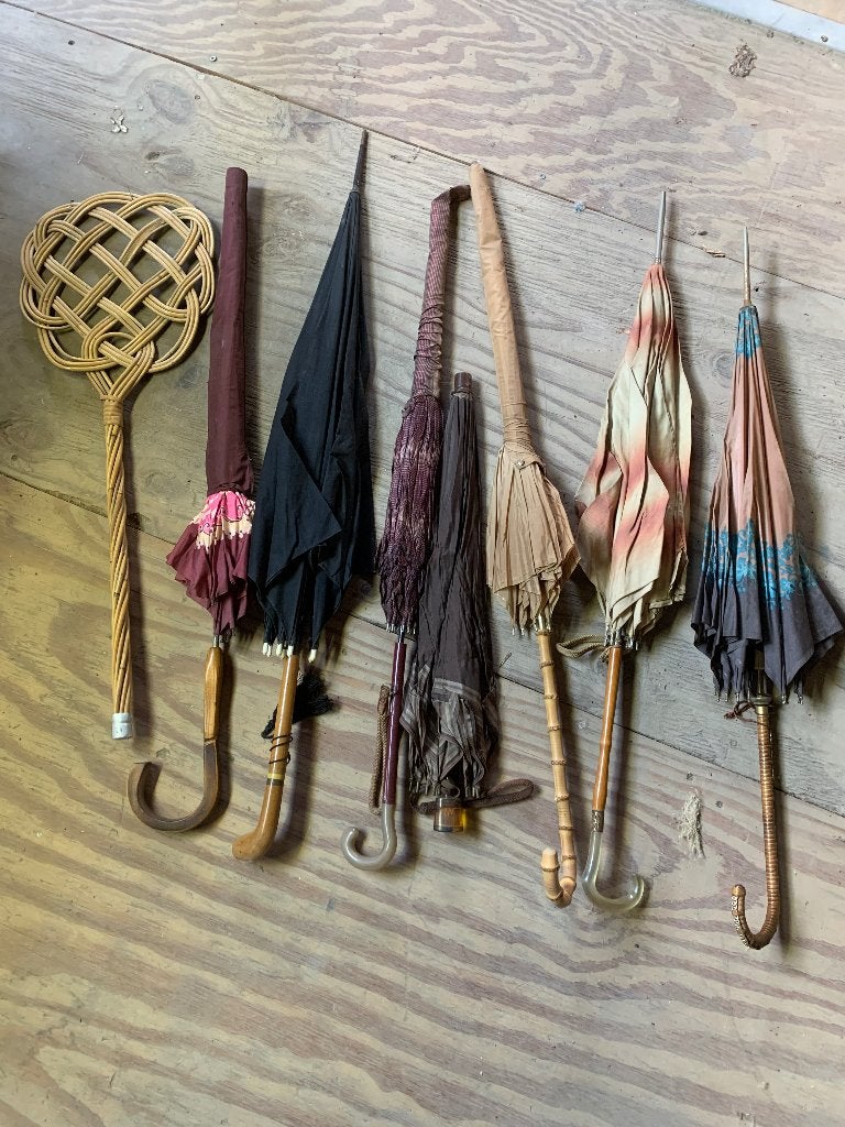 7 parapluies et 1 batteur à tapis, Enlèvement, Utilisé, Autres couleurs