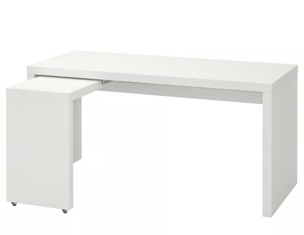 Bureau malm ikea met uitschuifbaar deel, Huis en Inrichting, Bureaus, Ophalen, Zo goed als nieuw, IKEA, Wit