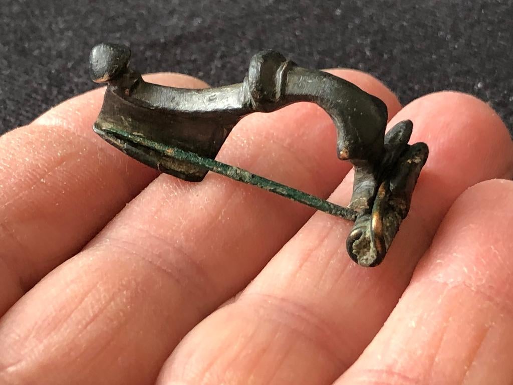 ROMEINSE oude originele mantelspeld Knie FIBULA Bodemvondst, Enlèvement ou Envoi, Bronze
