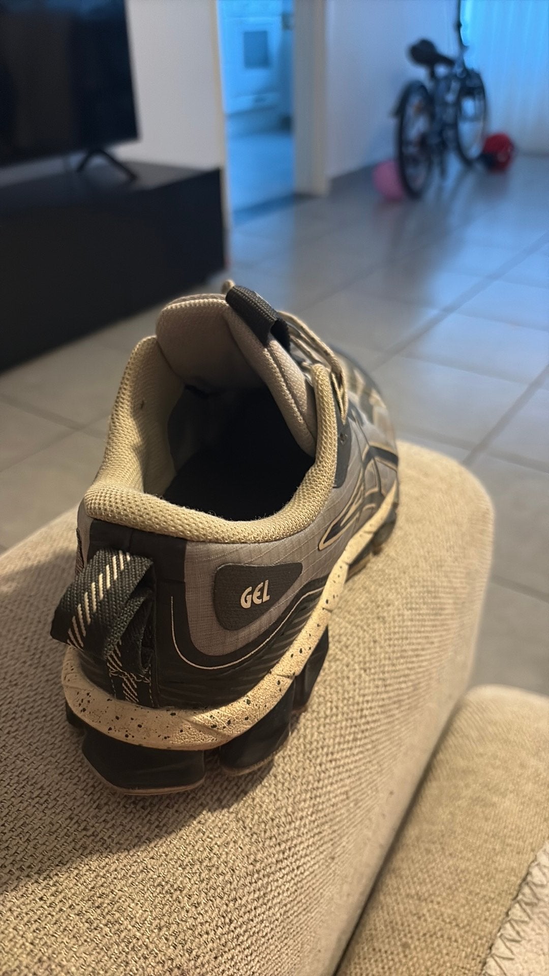Asics Quantum, Overige kleuren, Sportschoenen, Ophalen of Verzenden, Gedragen