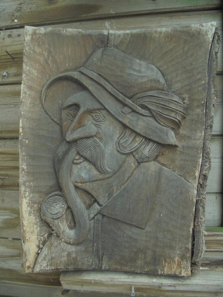 houtsculptuur man met pijp, snor en hoed, Antiek en Kunst, Handgemaakt, Ophalen of Verzenden, Wanddecoratie, 20 - 50 cm