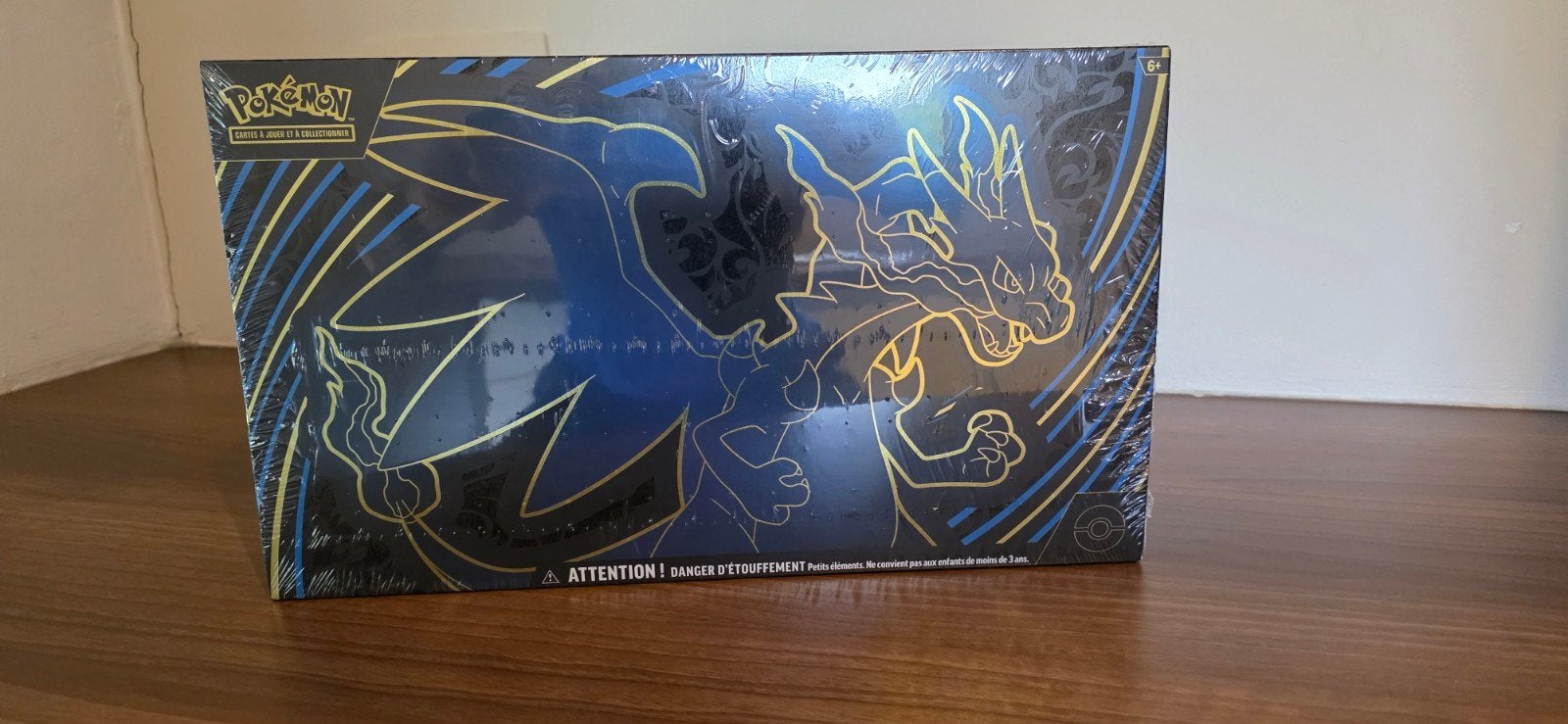 Coffret Ultra Premium Dracaufeu, Hobby & Loisirs créatifs, Enlèvement, Neuf, Autres types
