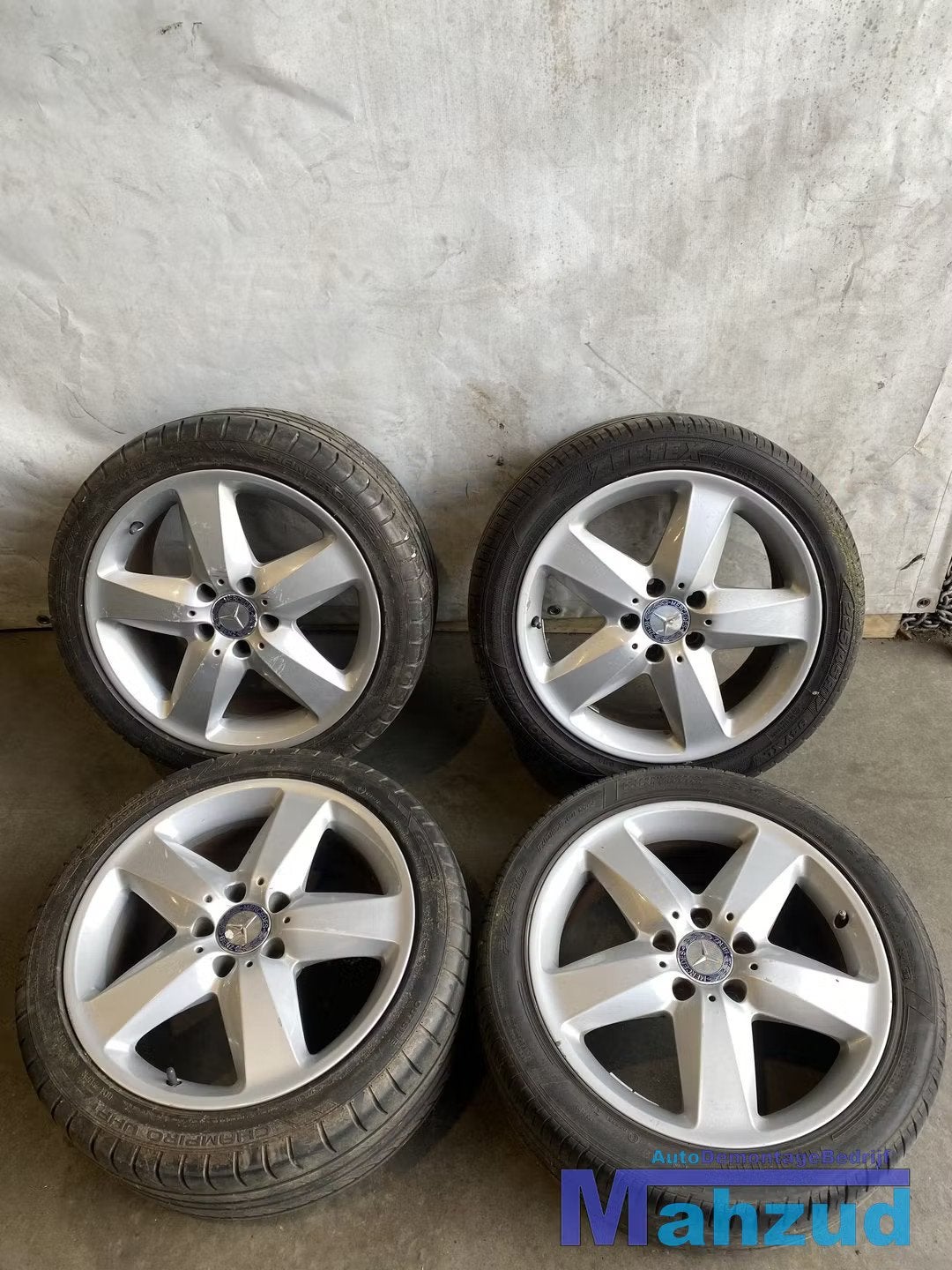 MERCEDES SLK sport Velgen breedset 5x112 66.6 17 inch, Autos : Pièces & Accessoires, Mercedes-Benz AG, Pneu(s), Utilisé, Mercedesstrasse 120
70372  Stuttgart, DE